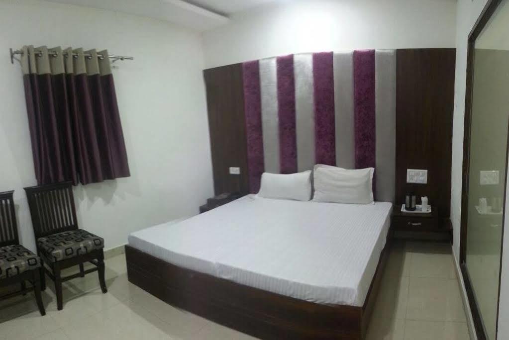Hotel Ng Paradise Jagadhri ภายนอก รูปภาพ
