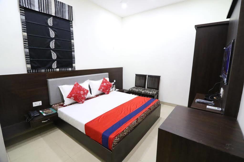 Hotel Ng Paradise Jagadhri ภายนอก รูปภาพ