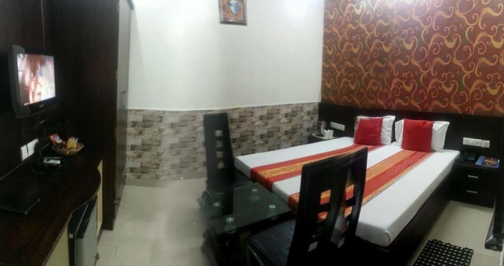 Hotel Ng Paradise Jagadhri ภายนอก รูปภาพ